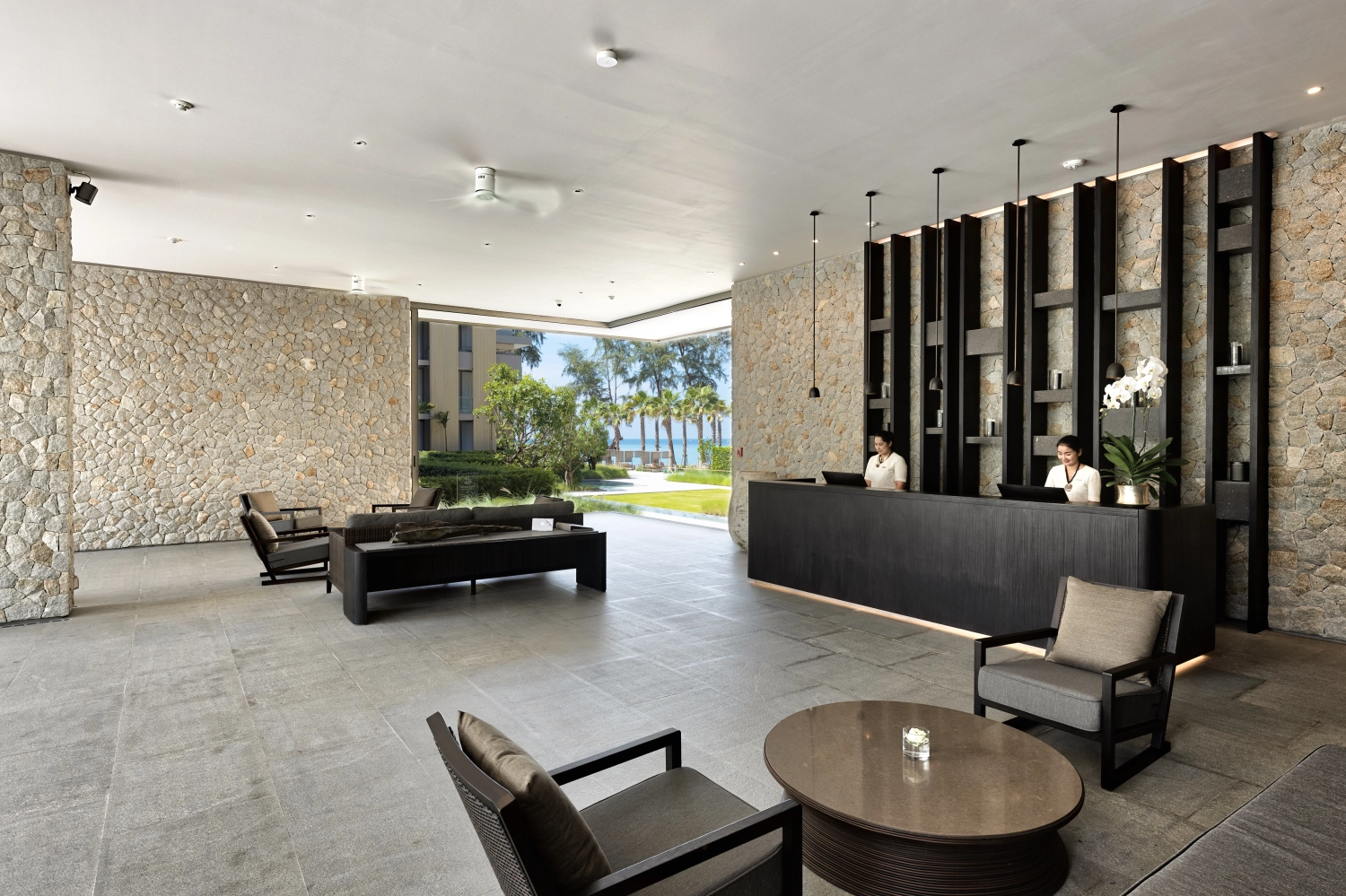 Lobby & Lounge